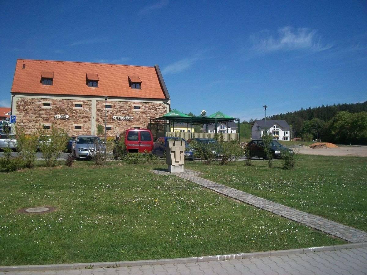Památník v Tlučné
